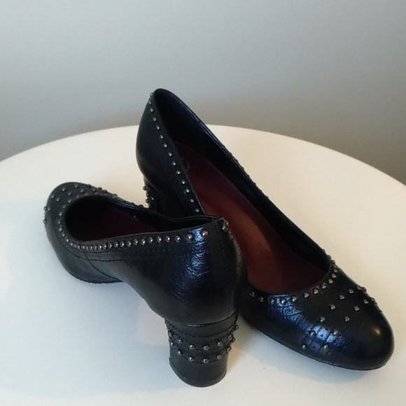 Johnston & Murphy Heels with studs, Size 8.5M - Picture 3 of 4